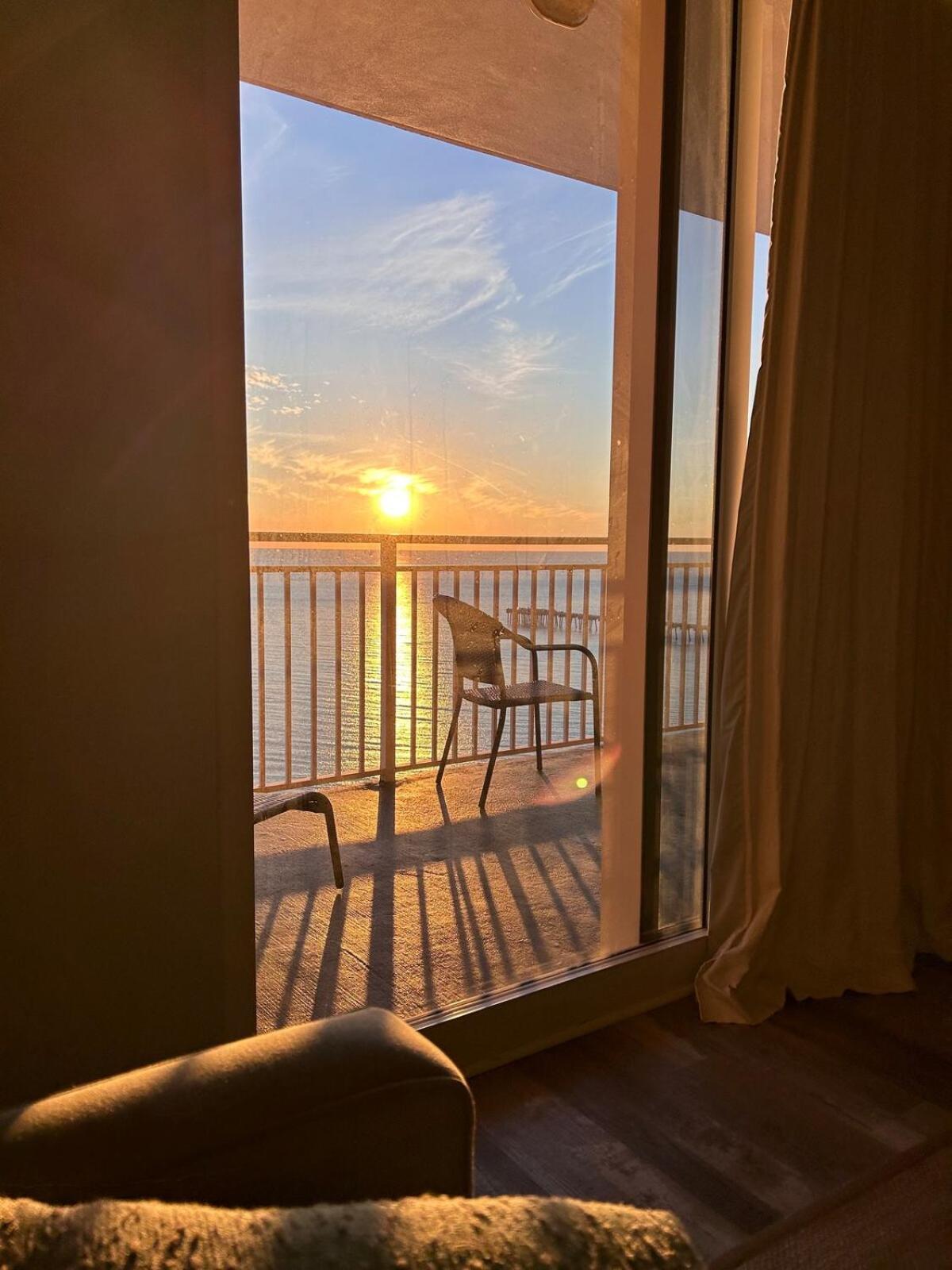 Apartment Front Close To Attractions Condo- Zenwave Retreat *